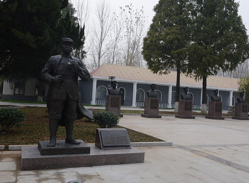 雕塑作品 王树声大将，铸铜，高2.2米新沂73071部队